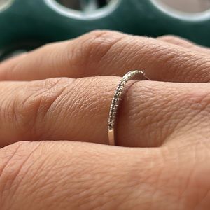 18k gold and diamonds ring.